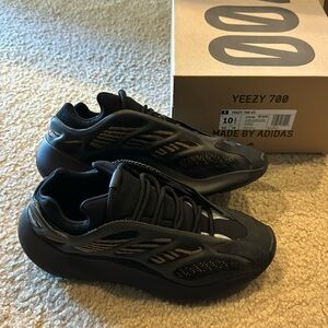 Yeezy 700 V3